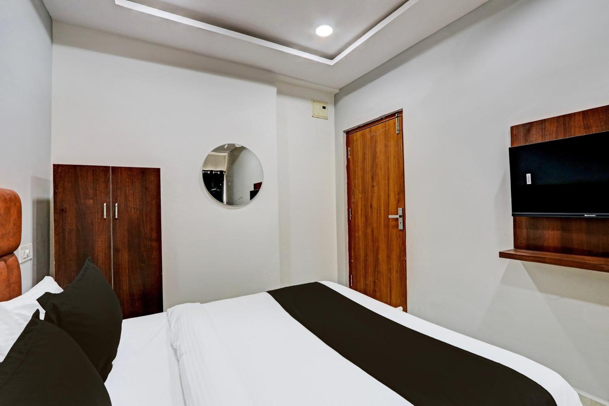 Super Hotel O Lavish Tranquil Hyderabad Exterior foto