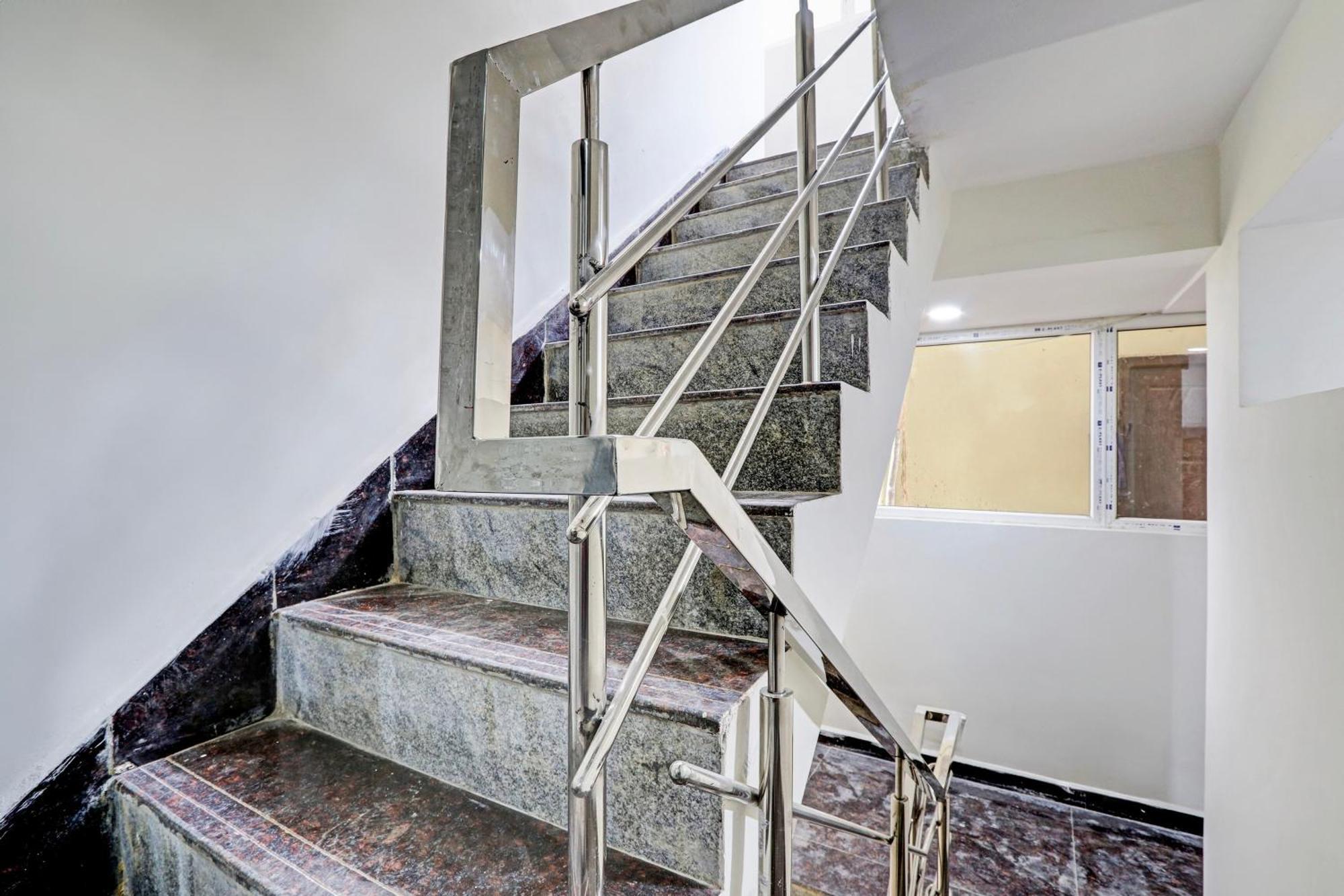 Super Hotel O Lavish Tranquil Hyderabad Exterior foto